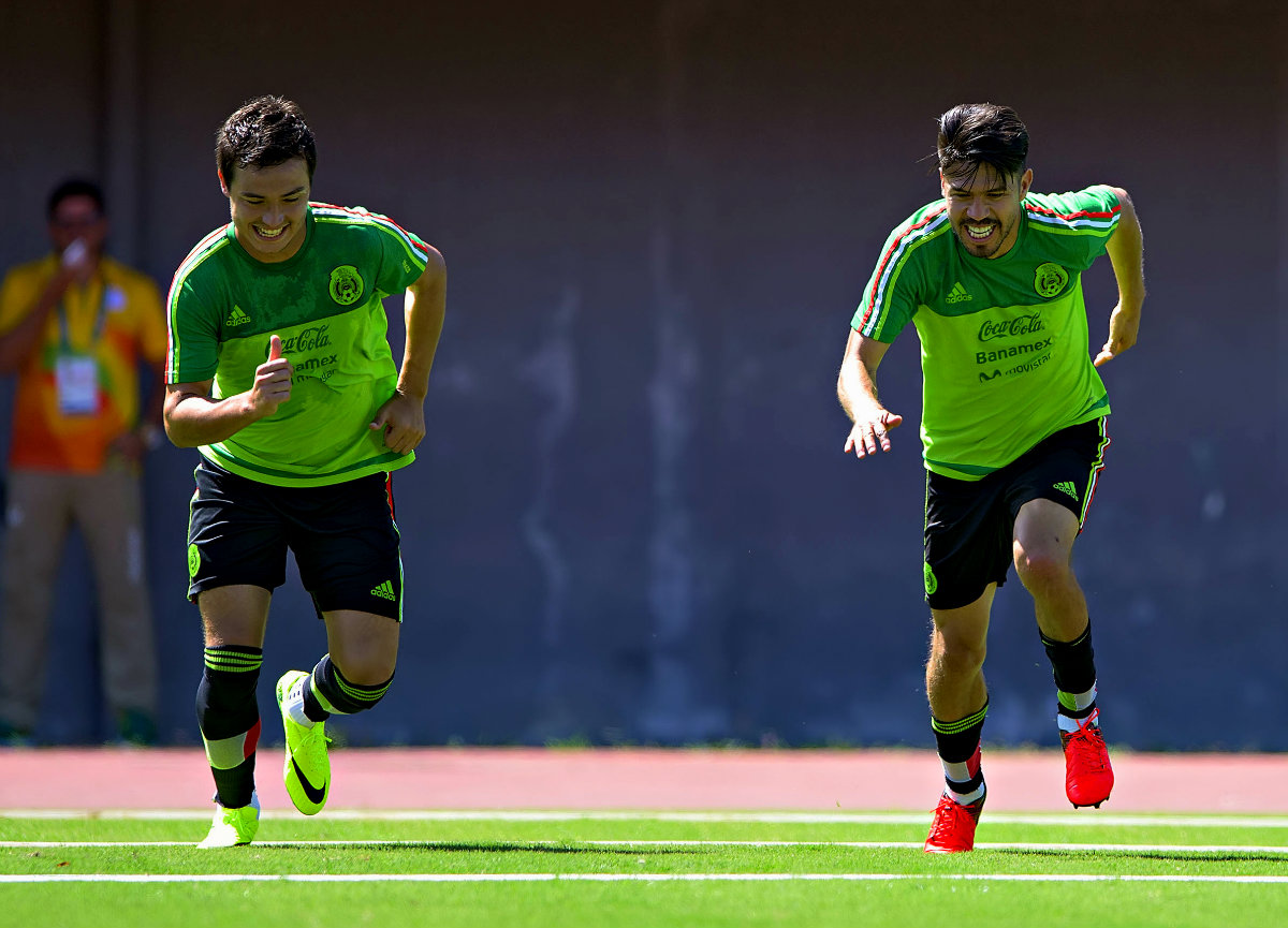 Oribe y 'Cubo' Torres durante un entrenamiento del Tri Olímpico 
