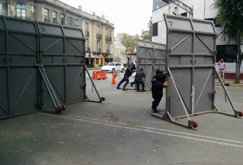 Las vallas metálicas en avenida Bucareli, colonia Centro, se colocarán solo cuando haya marchas, planteó la secretaria de Gobierno, Patricia Mercado. 