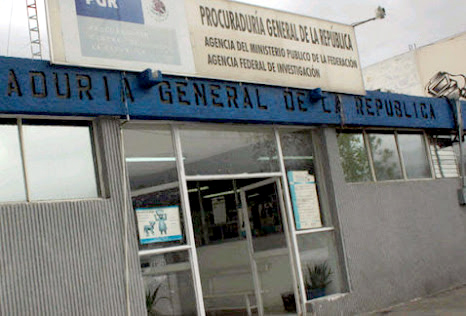 Detienen en Coahuila a dos sujetos por posesión de armas y droga.