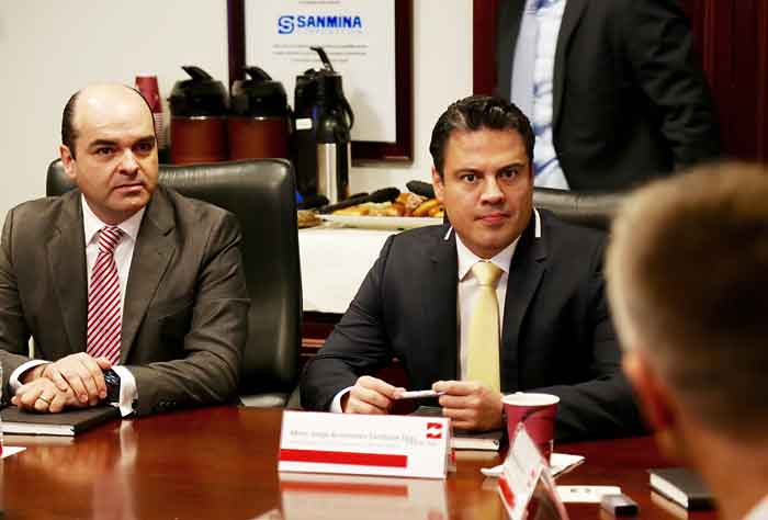 El gobernador de Jalisco, Jorge Aristóteles Sandoval, en su reunión con directivos de Sanmina