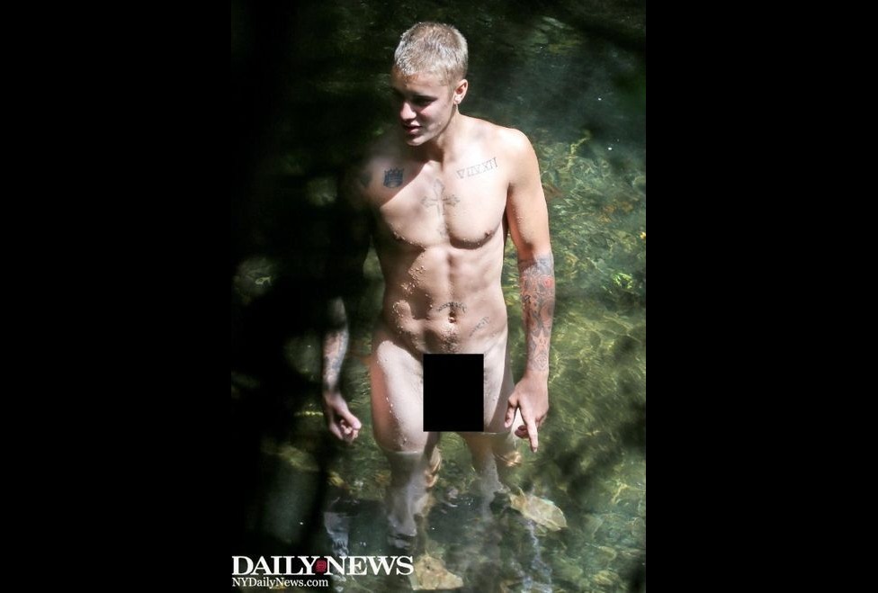 Justin Bieber fue captado completamente desnudo durante sus vacaciones.
