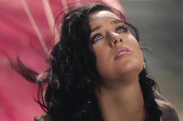 Katy Perry compartió el video de su nuevo sencillo 'Rise'.