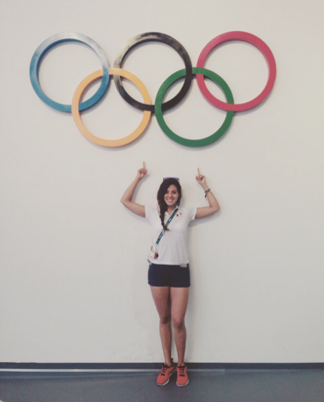 La seleccionada nacional de esgrima, Nataly Michel en su llegada a Río 2016 
