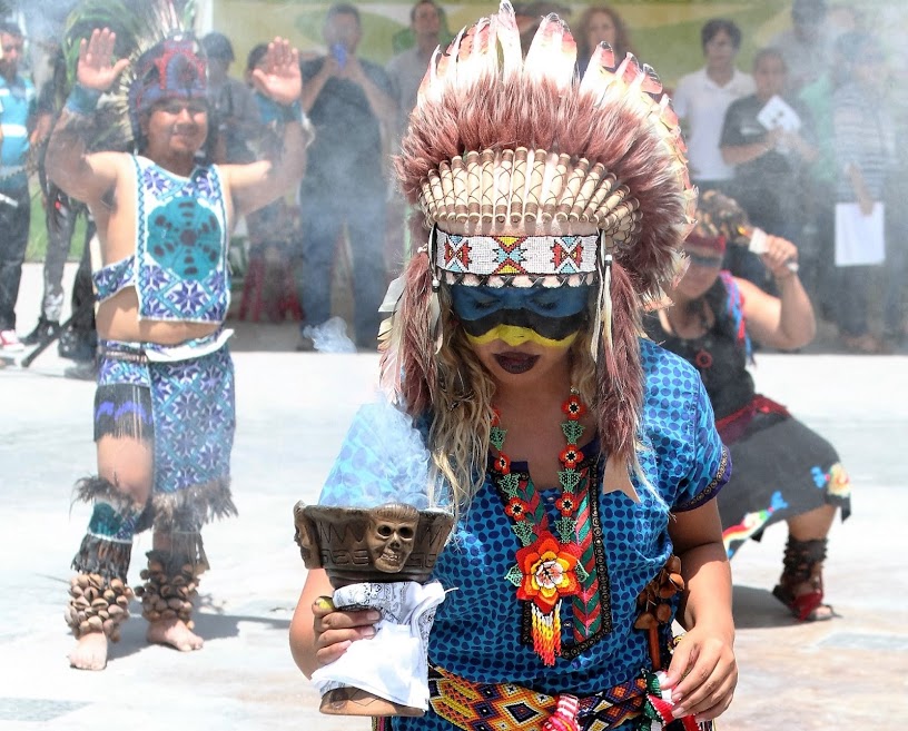 Un grupo Otomí realizó el ritual de la purificación para conmemorar el Día Internacional de los Pueblos Indígenas próximo a celebrarse. 