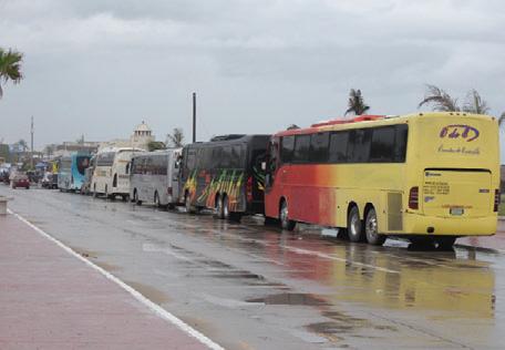 Los turistas no cancelaron su visita al máximo paseo.