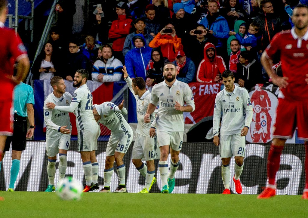Jugadores del Real Madrid celebrando un gol ante el Sevilla 
