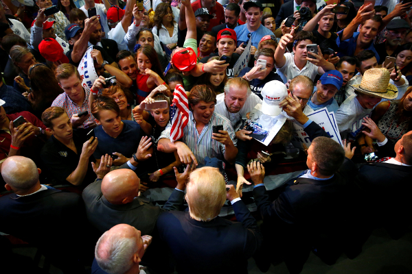  Trump apareció en Florida con el tono incendiario de recientes mítines.