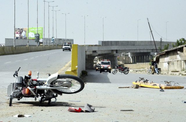 Una bomba fue accionada cuando el automóvil de un juez circulaba por una de las calles de la ciudad de Quetta; resultaron heridas más de una decena de