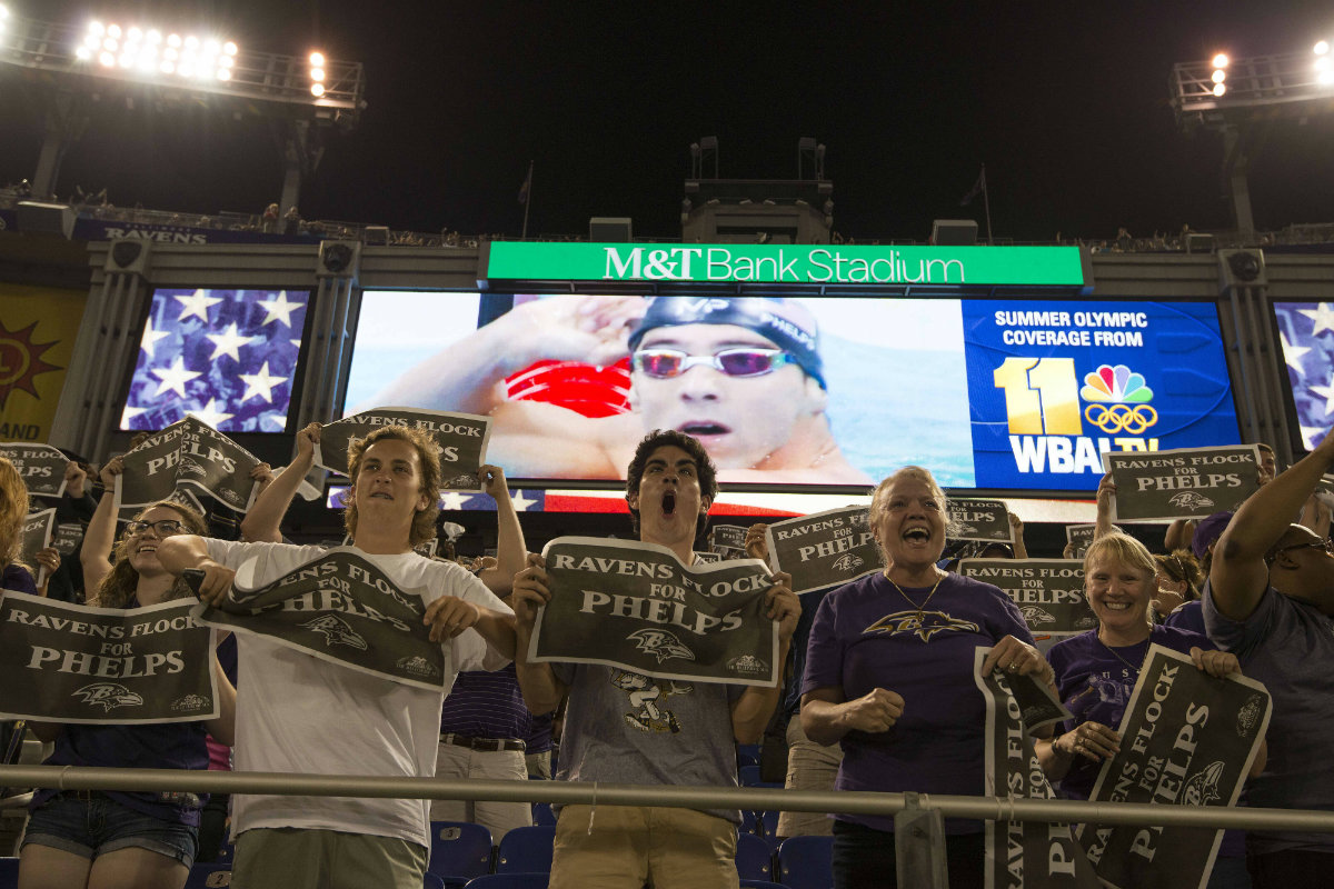 La Afición apoyó a Michael Phelps desde el M&T Bank Stadium