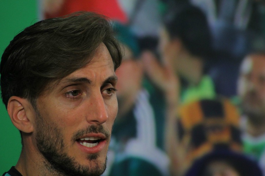 Luis Zubeldía quiere ganar ante Chivas el domingo.