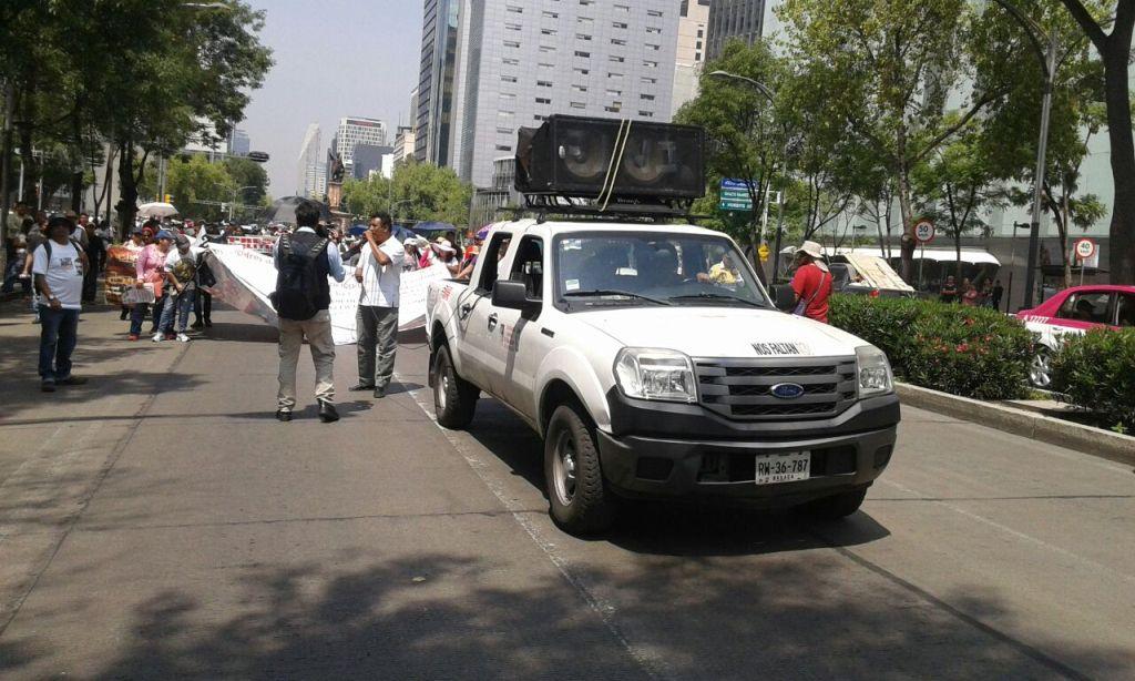 Los maestros marchan en contra de la reforma educativa y exigen que ésta se derogue. 