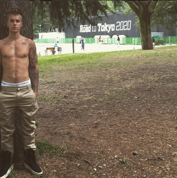 Bieber se encuentra en Japón. 