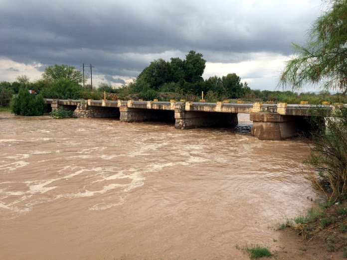 El caudal del Río Aguanaval ha ido incrementando su tamaño a causa de las lluvias de estos últimos días.