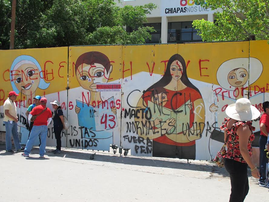 Al edificio acuden diariamente cientos de personas, para realizar trámites en las distintas secretarías.