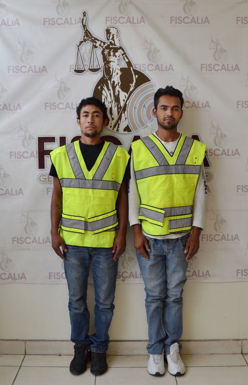 Elementos de la DEI detuvieron a dos narcomenudistas en Durango.