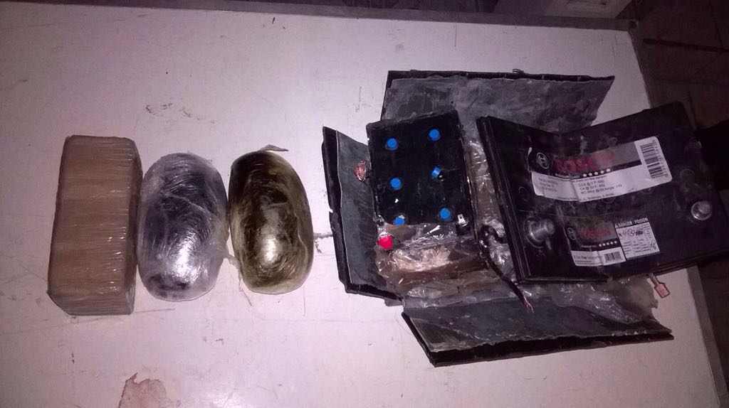 Fuerza Coahuila decomisó heroína y cristal ocultas en baterías de automóvil.