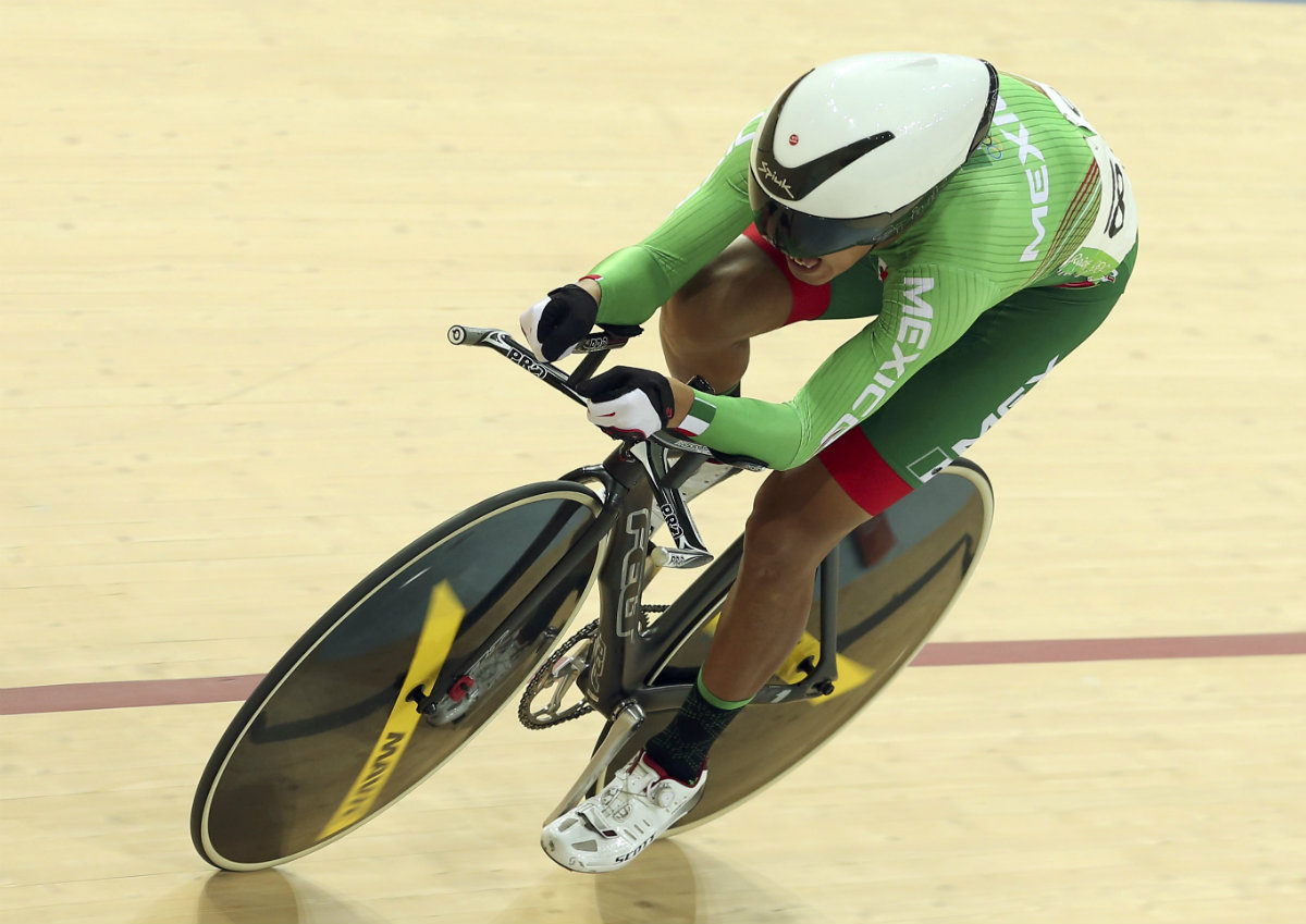 Ignacio Prado durante su participación en ciclismo de pista en Río 