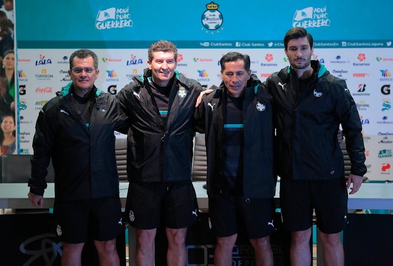 Presentan al ''Chepo'' de la Torre, como nuevo DT del Santos Laguna.