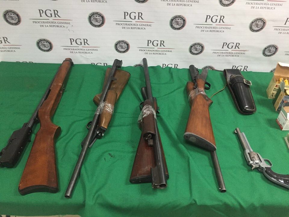 El armamento fue localizado al interior de dos cajas que tenían como destino Acapulco, Guerrero.