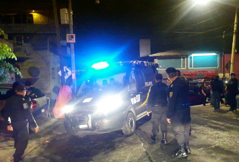 Los cuerpos de dos hombres que fueron encontrados en inmediaciones del Cerro de Guerrero fueron trasladados al anfiteatro de la delegación Gustavo A. 