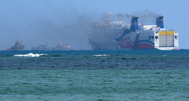El crucero se incendió cuando navegaba cerca de Puerto Rico.