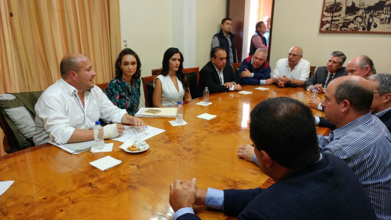  Enrique Alfaro acudió al Congreso del Estado  para presentar una solicitud de juicio político en contra del magistrado Alberto Barba Gómez 