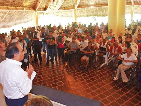 El gobernador de Guerrero, Héctor Astudillo Flores reconoció el esfuerzo que realizan las personas con discapacidad.