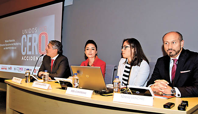 Rafael Rebollar, Laura Ballesteros, Itzel Contreras y Tomás Sánchez presentaron ayer Unidos por Cero Accidentes. 
