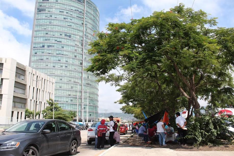 Torre Chiapas también se encuentra bloqueada.