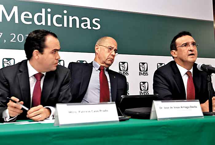Los representantes del instituto en la conferencia donde se dio la información.