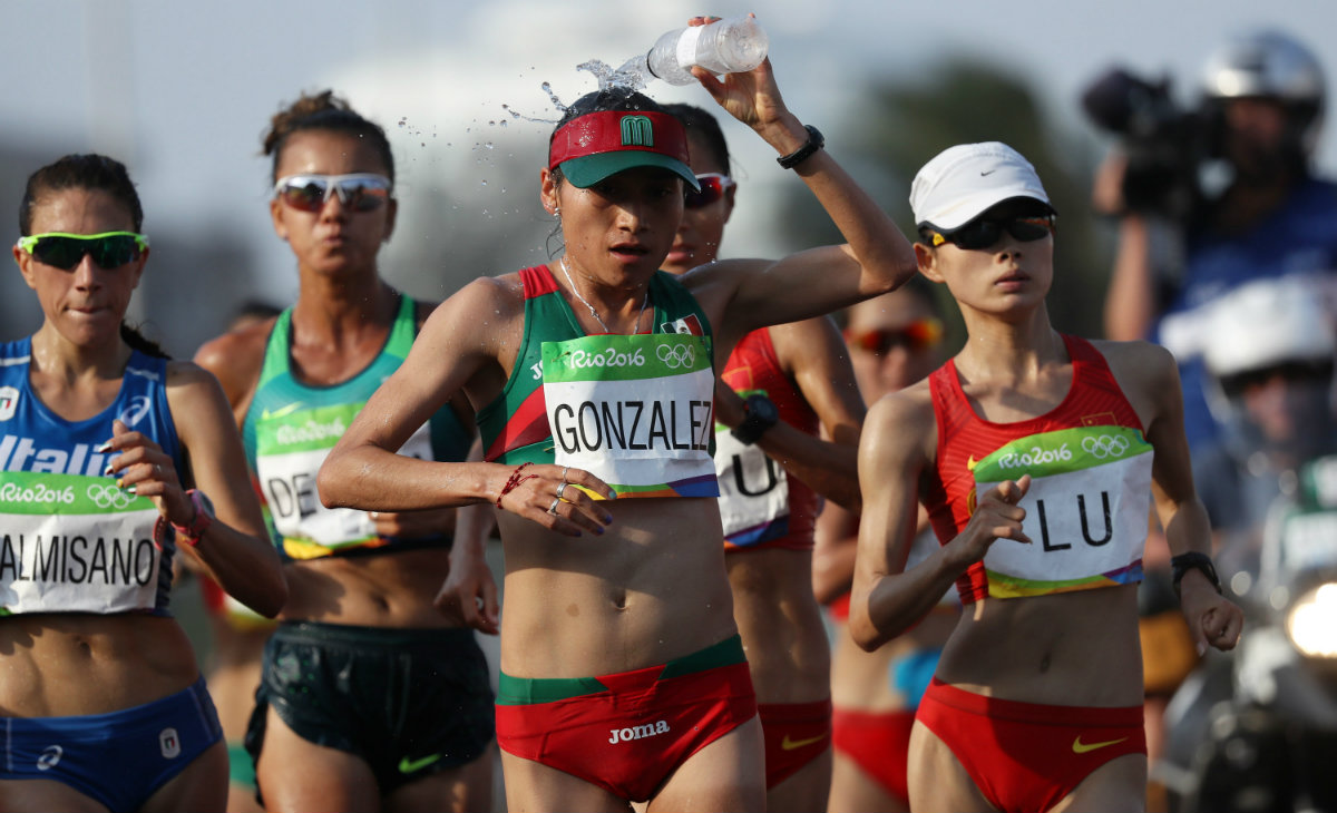 La marchista mexicana peleando el primer lugar con la china Lu