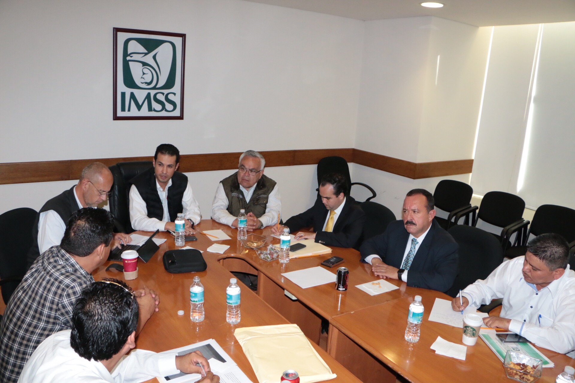 Autoridades del IMSS recibieron a líderes gremiales de Coahuila.