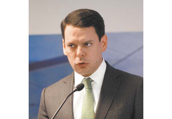 Jaime Hernández, director de CFE, detalla nueva estructura de la empresa.