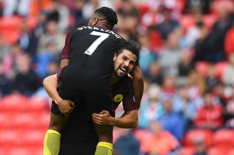 Nolito festeja su anotación con Sterling, quién lo asistió 
