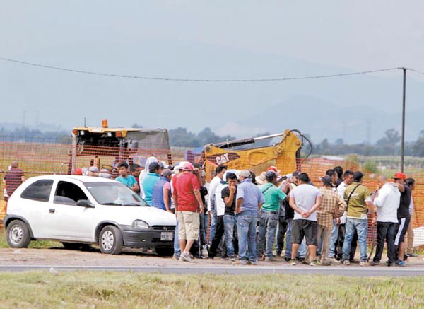 Un grupo resguardaba la maquinaria en la ruta Pirámides-Texcoco.