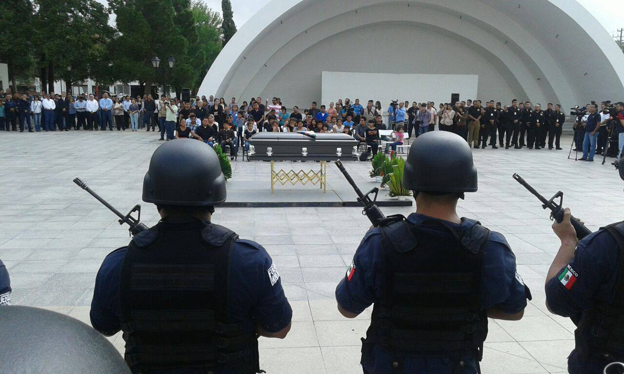 Corporaciones municipales y Fuerza Civil rindieron honores.