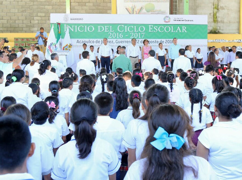El mandatario de Guerrero, Héctor Astudillo llamó a los mentores a  poner de su parte, y colaboren en el nuevo ciclo escolar, porque la educación es u