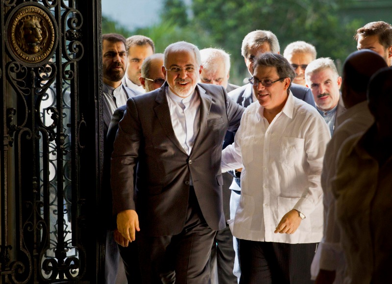 El ministro de exteriores de Irán Mohammad Javad Zarif junto a su par cubano, Bruno Rodriguez.