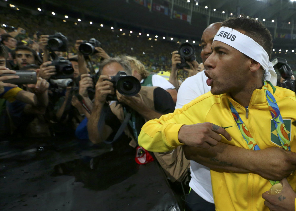 Neymar explota contra aficionados después de ganar el oro en Río