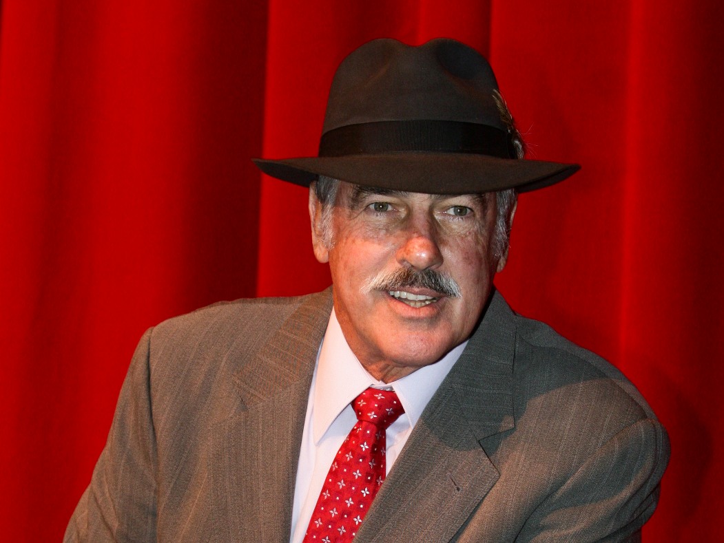 El actor dijo que se lastimó la columna. 