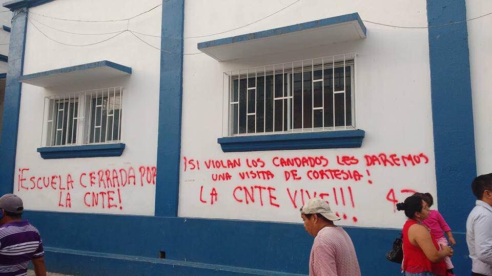 Los padres de familia exigen la apertura de las escuelas. 