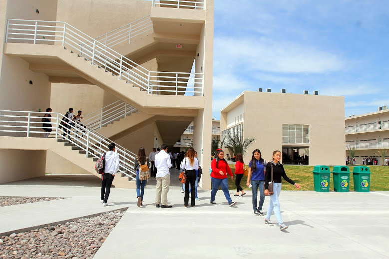Preparatoria Venustiano Carranza en Torreón. 