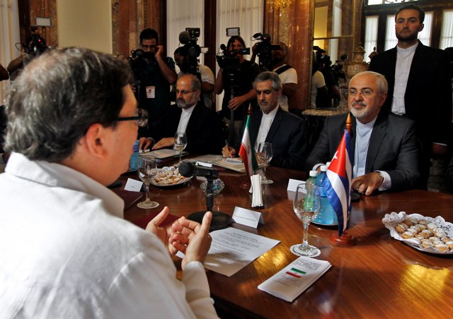 El titular de Relaciones Exteriores de Irán con su homólogo cubano.