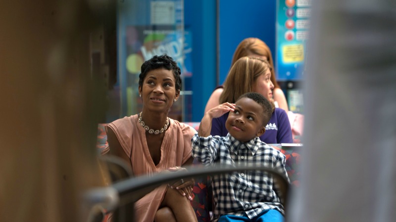 Zion Harvey junto a su madre Pattie Ray, en el hospital infantil de Filadelfia.