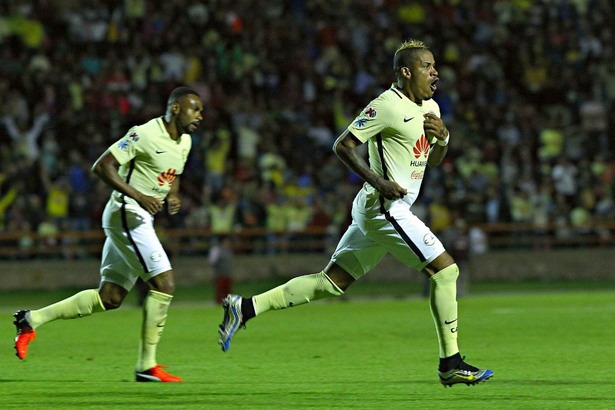 Arroyo marcó un golazo de 'tijera' 