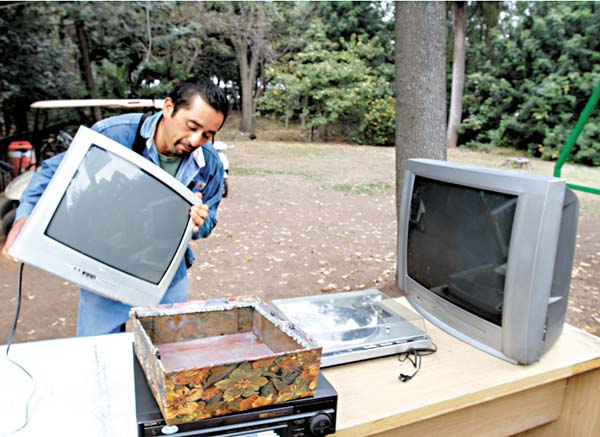 El objetivo fue entregar televisores a los de menores ingresos.
