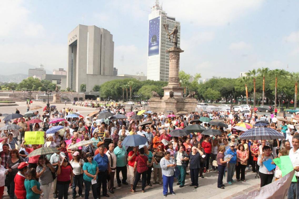 Entre 300 y 400 pensionados se reunieron en el sitio.