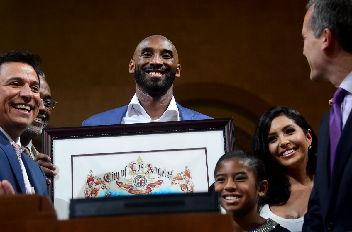Kobe Bryant fue reconocido por su trayectoria de 20 años con los Lakers