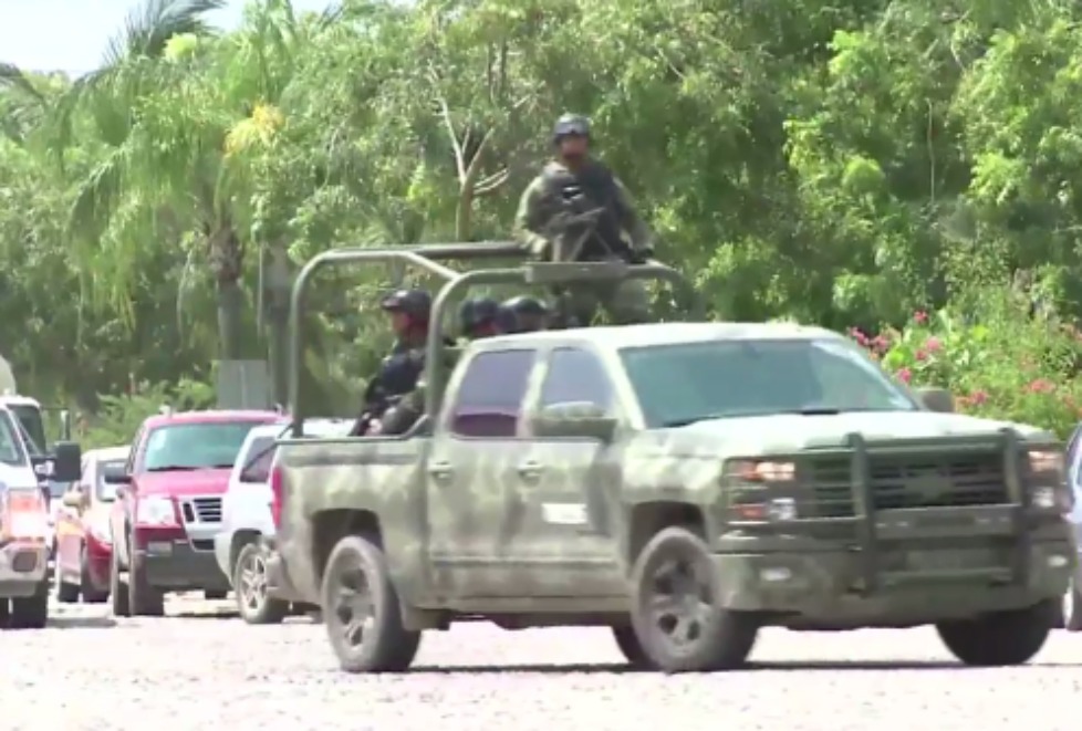 Ejército refuerza vigilancia en Puerto Vallarta.