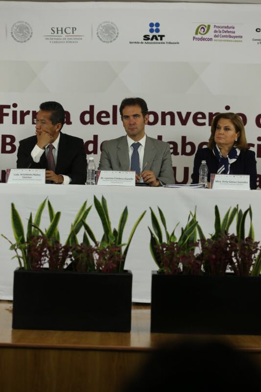 Durante la firma del Convenio de Adhesión a las Bases de Colaboración en Materia de Suplantación de Identidad.